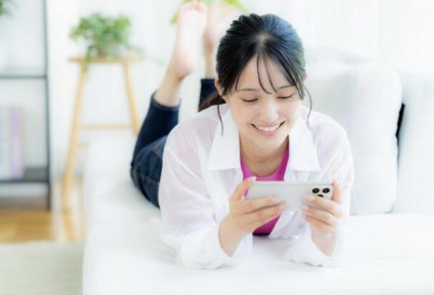 10月17日 【整骨院で改善】 読書や動画視聴が引き起こす「 スマホ首・巻き肩」