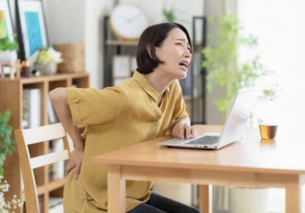 4月10日　　暖かくなると増える『春のギックリ腰』。最新ハイボルテージ治療とトムソンベッドで早期復帰！