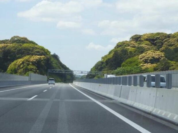 7月10日　　長距離運転で腰がガチガチ…そうなる前に！八尾市かなた整骨院が教えるドライブ腰痛予防法